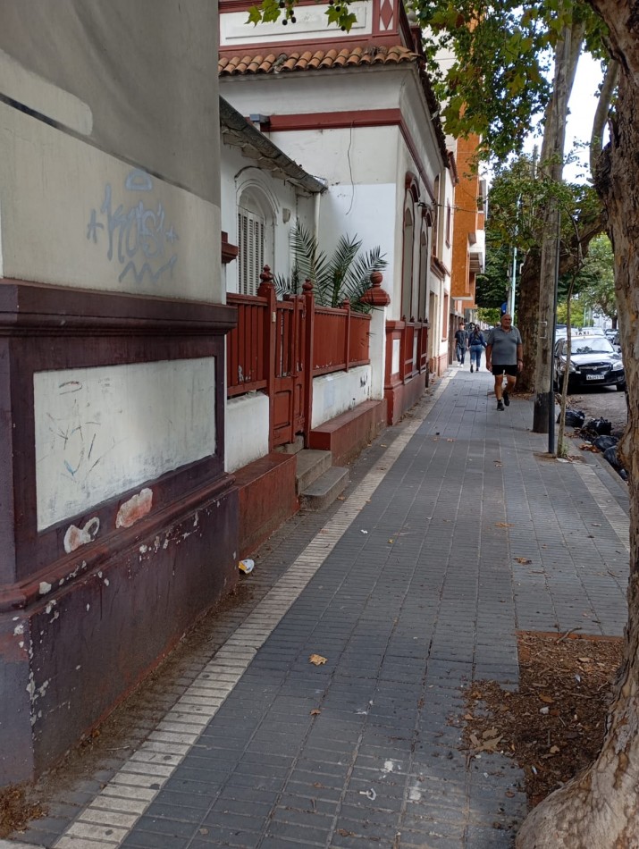 Chalet para construir locales comerciales o edificio , escucha propuestas