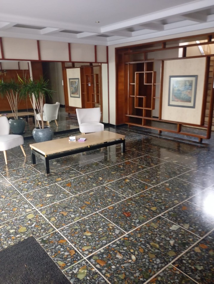 Depto. 3 amb con dependencia , con o sin cochera y MUEBLES