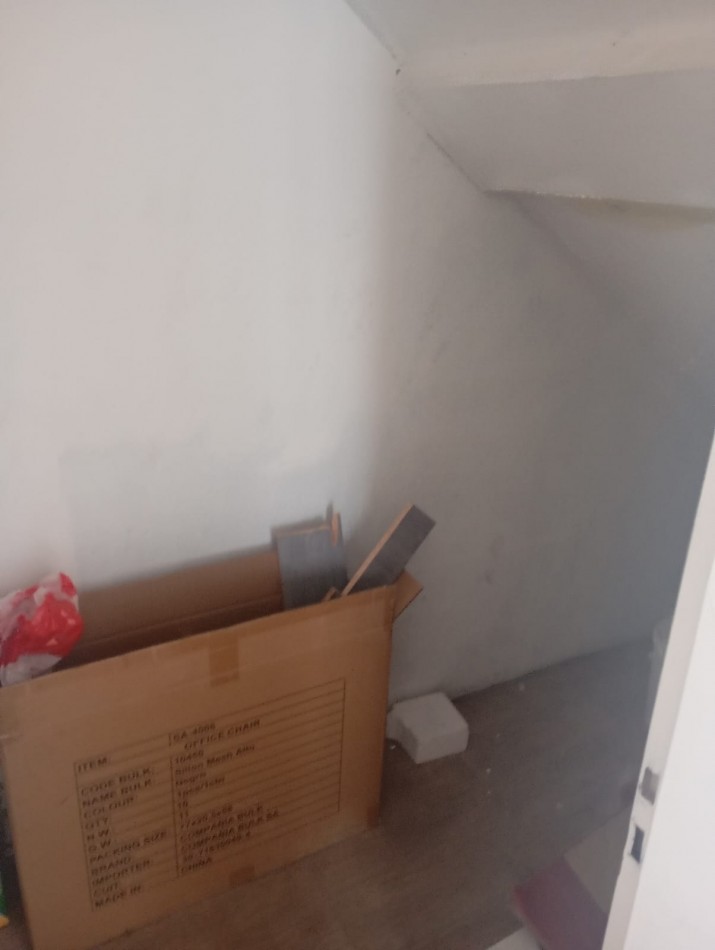 oficina amplia a la calle , 2 baños , kitchenette ,,luminosa