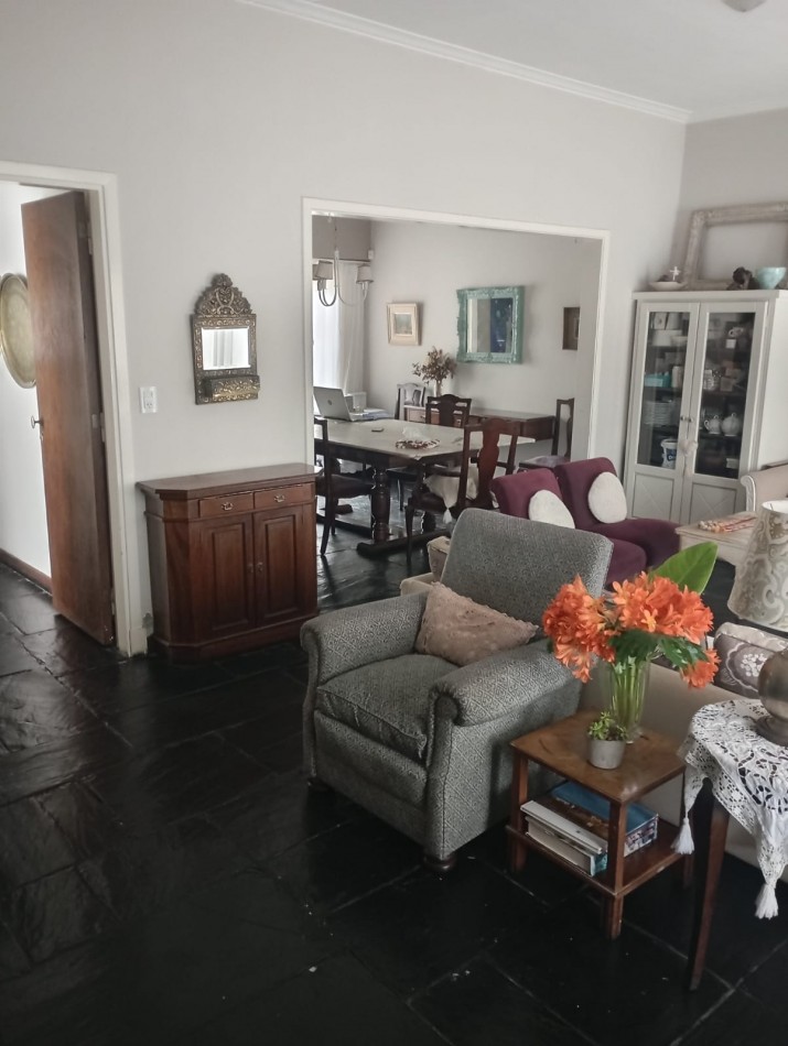 Chalet planta baja sobre lote de 10 x 33
