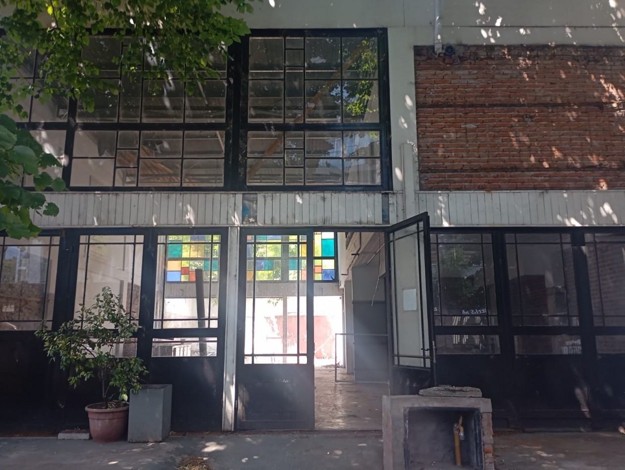 2 propiedades juntas con 21,70 m de frente apto deptos locales a metros de shopping aldrey