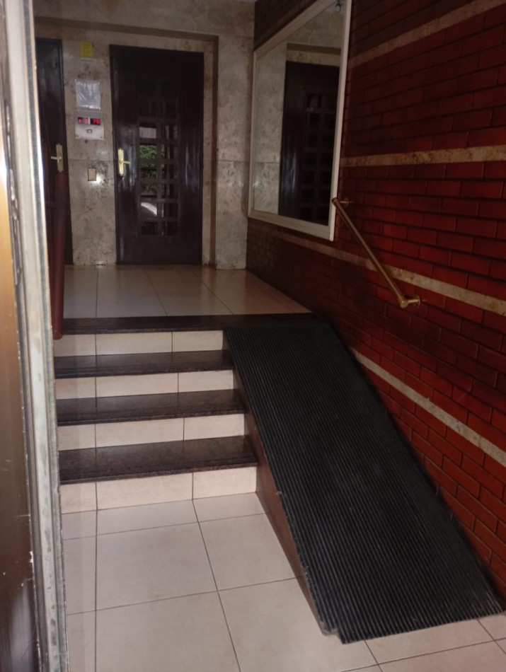  Oficina en tribunales sin expensas , sin muebles con 2 cocheras descubiertas , 