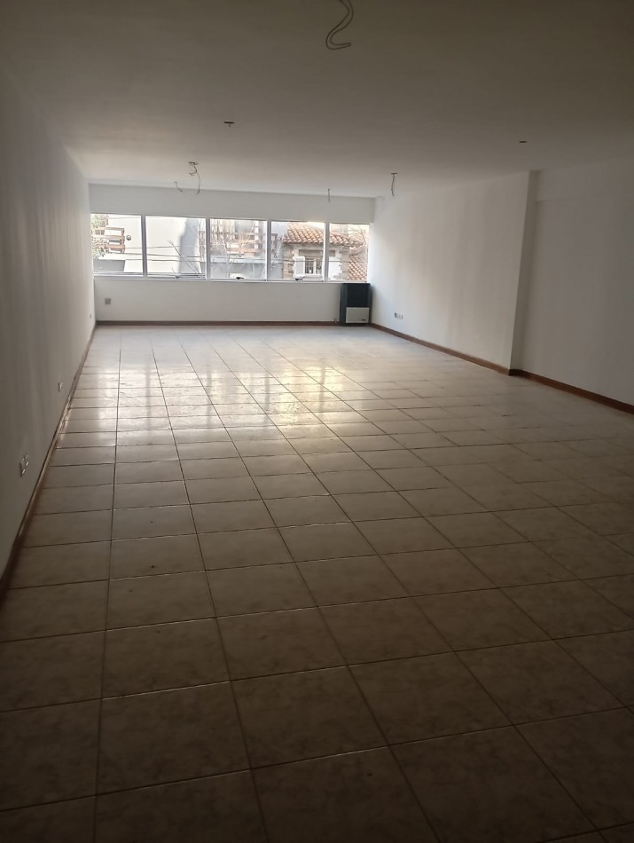 Oficina uso profesional/comercial x 24 meses en alquiler 
