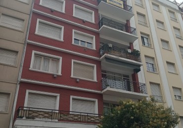semipiso de 4 ambientes y dependecia , a la calle , reciclado y con baulera