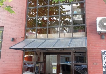  Oficina en tribunales sin expensas , sin muebles con 2 cocheras descubiertas , 